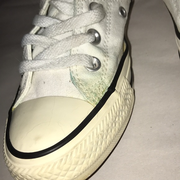 Women’s Low Top White Converse Size 6 - Picture 2 of 12